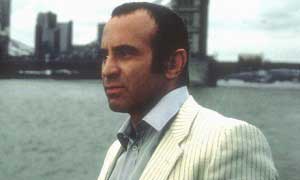 Bob-Hoskins-in-The-Long-G-001