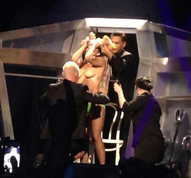 lady-gaga-artrave-artpop-ball-tour-topless-photo.jpg copy